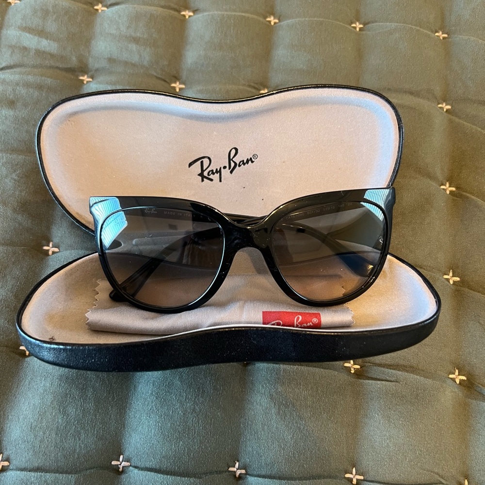 Ray-Ban Glossy Black Car Eye Women's Sunglasses